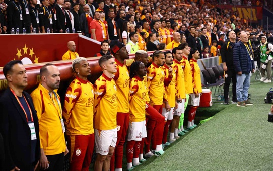 Galatasaray Kasımpaşa maçına 2 değişiklikle çıktı, Barış Alper sağ bekte başladı