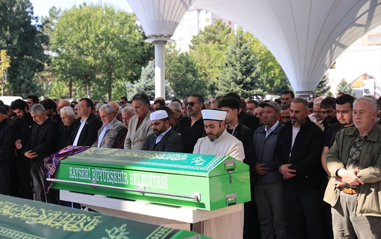 Kayseri İncesu'da kazada ölen 3 kişi Erkilet Bülbülpınarı Mezarlığı'nda defnedildi