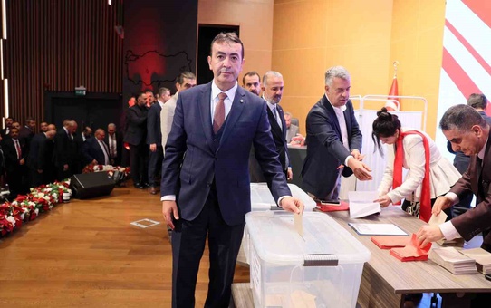 KTO'da 61 komitenin 59'unu kazanan Ömer Gülsoy başkanlığa yeniden seçildi