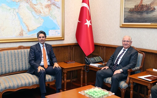 Katar'ın Ankara Büyükelçisi Al-Henzab, Savunma Bakanı Güler tarafından kabul edildi.