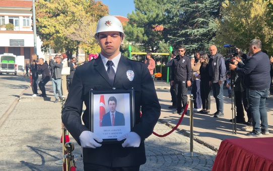 Vali Yardımcısı İhsan Ayrancı'nın cenazesi Valilik önünde törenle Amasya'ya uğurlandı