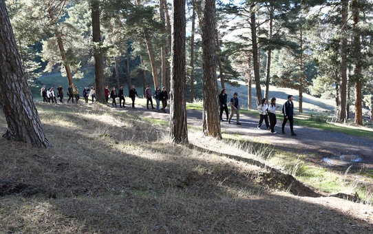 Sarıkamış'ta Kafkas Üniversitesi'nden 30 öğrenci 13 kilometre yürüyüp kuş gözlemledi