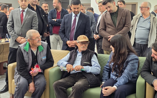 MHP'li Yılık, Kurşunlu'daki 72 kapasiteli huzurevi sakinleriyle buluştu