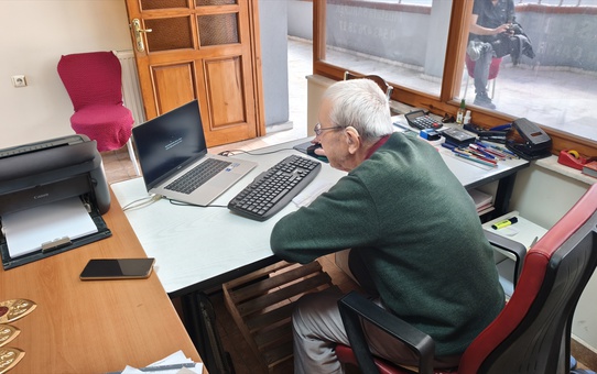 Atlet Orhan Çakır, 84 yaşında 90 madalyasını 100'e tamamlamak için çalışıyor