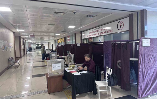 Kayseri Barosu'nda 3 adaylı başkanlık seçiminde 3 bin 309 avukat sandık başına geldi