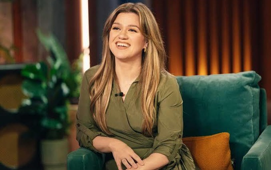 Kelly Clarkson mağazanın adını vererek anlattı: Param yetmezmiş gibi baktılar