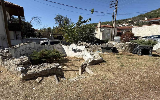 Muğla'daki Üç Erenler Türbesi kalıntıları bakımsızlığa terk edildi
