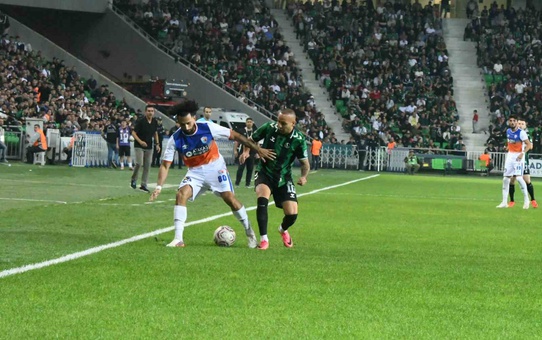 Sakaryaspor, TFF 2. Lig Kırmızı Grup'ta evinde İskenderunspor ile 2-2 berabere kaldı