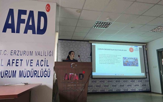 Erzurum'da spor uzmanı ve diyetisyen kamu çalışanlarına sağlıklı yaşamı anlatıyor