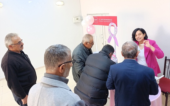 İspir'de muhtarlara sağlık elçileri eğitimi kapsamında kanser taraması anlatıldı