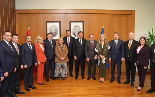 Tarihi Şato'da kritik buluşma! Cemil Tugay'dan eski partisine mesaj
