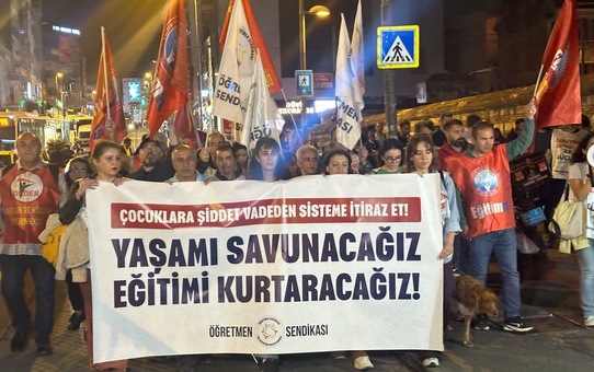 Öğretmenler Kadıköy'de saldırıları protesto etti, 4 haftada 6 okulda saldırı var