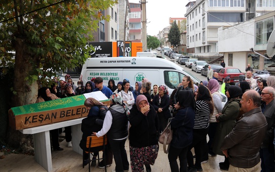 Keşan'da 2015'te kanseri yenen İsmet Polat Kaşıkçı, hastalığın nüksetmesiyle 30 yaşında yaşamını yitirdi