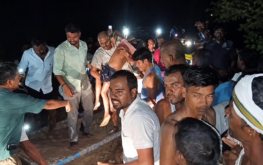 Hindistan'da alabora olan teknede ölen 11 kişinin 18 yaşından küçük olduğu açıklandı