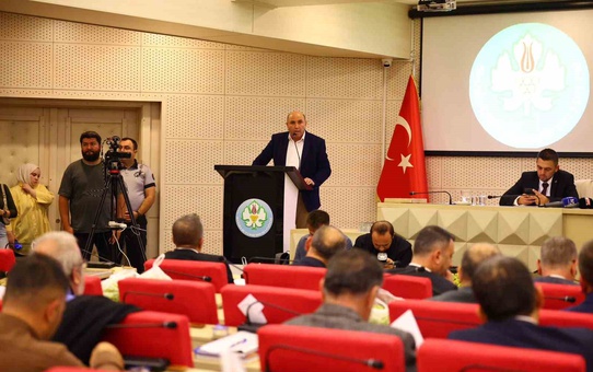 Sarıgöl Başkanı Akdeniz çekirdeksiz üzüm üreticilerinin sorunlarını meclise taşıdı