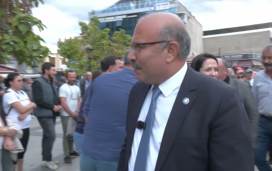 Sarıgöl'de üzüm çiftçisi traktörlerle eylem yaptı: Fiyatlar maliyetin altında