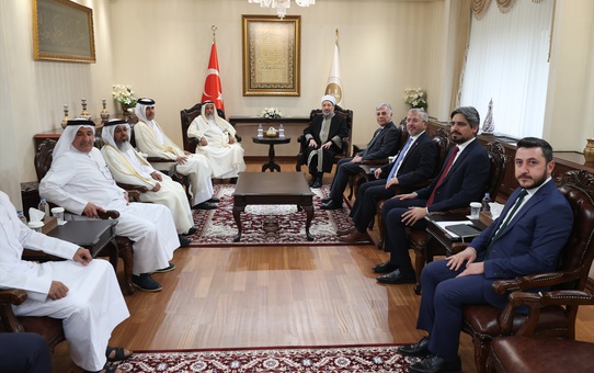 Katar Bakanı, İslam Ansiklopedisi'nin Arapçaya çevrilmesini Arpaguş'a teklif etti