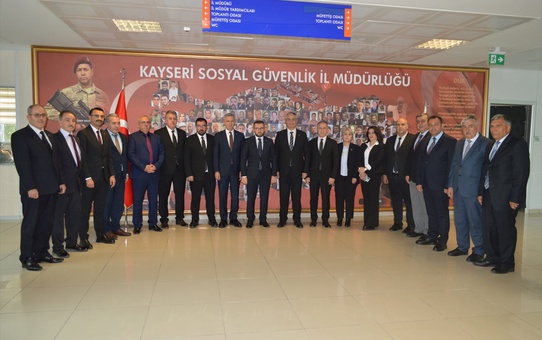 SGK Başkanı Elitaş, Kayseri'de istişare toplantısında il müdüründen bilgi aldı