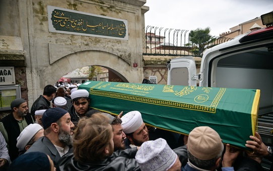 Fatih'te akıma kapılan 14 yaşındaki çocuğun cenaze namazı İsmailağa Camisi'nde kılındı