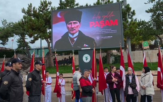 Yozgat'ta Atatürk'ün gelişinin 102. yılı Cumhuriyet Meydanı'nda törenle anıldı