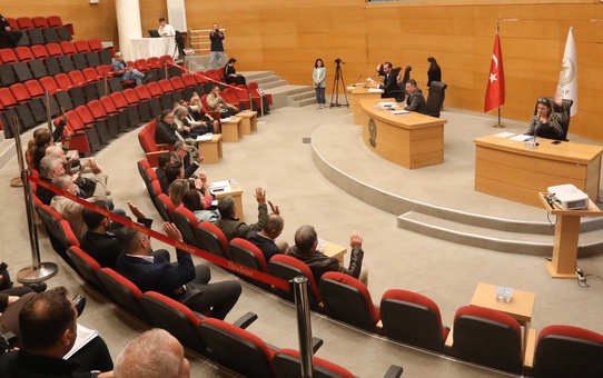 Akhisar Belediye Meclisi 2027-2029 bütçesini oy çokluğuyla kabul etti