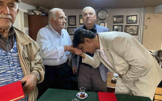 Alaşehir Kahveciler Odası töreninde 55 yıllık kahveci ve genç esnafa plaket verildi