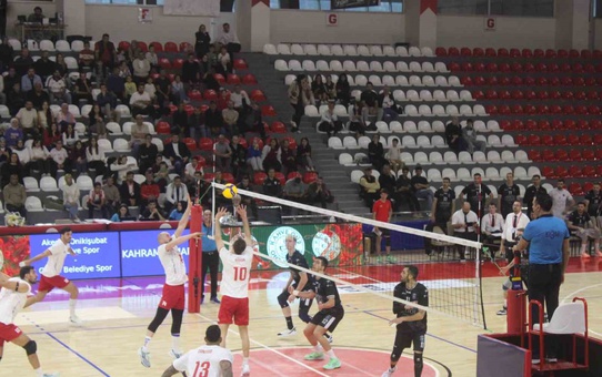 Onikişubat Belediyespor, Efeler Ligi'nde evinde Gebze Belediyespor'a 3-1 yenildi
