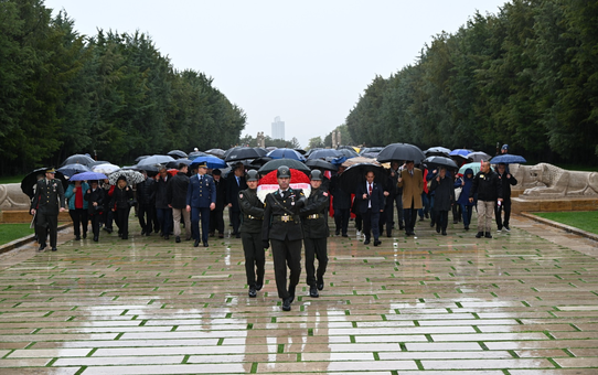 TEMAD Genel Başkanı Koca, Astsubaylar Günü'nde Anıtkabir Özel Defteri'ni imzaladı