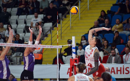 Sultanlar Ligi'nde Aras Kargo, deplasmanda Afyon Belediye Yüntaş'ı 3-1 mağlup etti