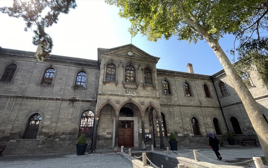 Sakarya'da şehit olan öğrencilerin okulu Taş Mektep 133 yıldır eğitimde