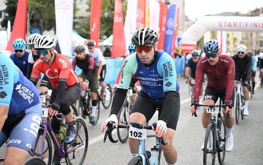Edirne'de 120 sporcunun katıldığı Cumhuriyet Kupası'nı Timur Öztoprak kazandı