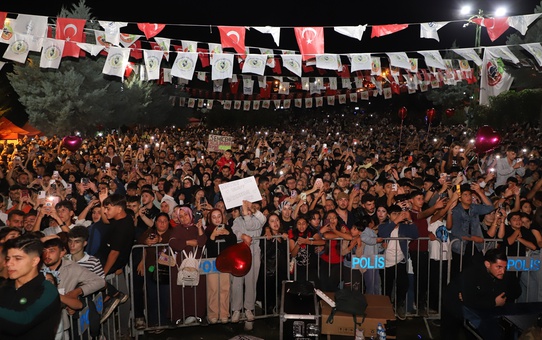 Hatay Altınözü'nde 10. Zeytin Festivali Semicenk konseriyle sona erdi