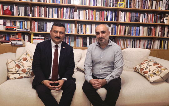 İYİ Partili Türkoğlu, Saymaz'ı ev hapsinde ziyaret etti, basın özgürlüğünü vurguladı