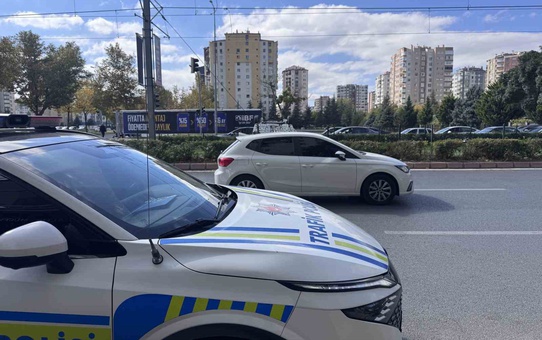 Kayseri Melikgazi'de iki otomobil çarpıştı, takla atan araçta 1 kişi yaralandı