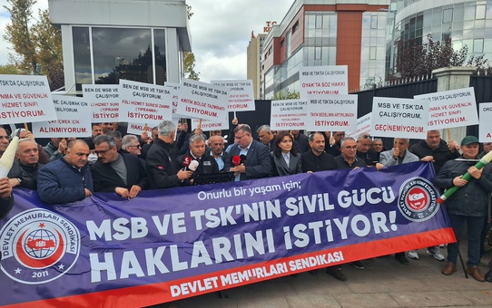 MSB ve TSK'daki sivil memurlar TÜİK önünde savunma ve güvenlik hizmet sınıfı istedi