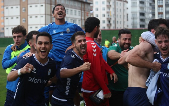 Pazarspor, Tokat Belediye Spor'u 90+5'te Seçkin Fırıncı'nın golüyle 1-0 yendi