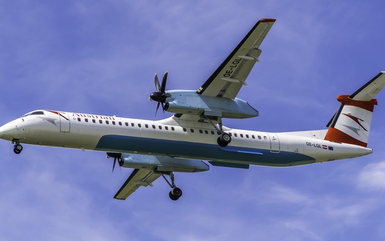 Bomba ihbarıyla Sofya'ya inen Austrian Airlines uçağından 51 yolcu tahliye edildi