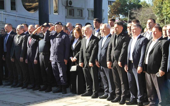 Çarşamba'da Muhtarlar Günü için Belediye Meydanı'nda tören düzenlendi