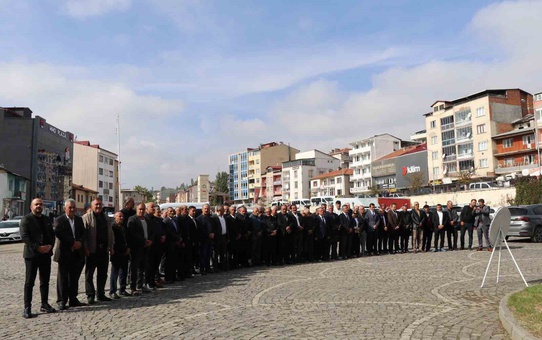 Erzurum Oltu'da Muhtarlar Günü çelenk sunumu ve öğle yemeğiyle kutlandı