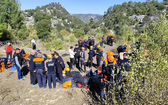 Isparta Sütçüler'de mahsur 10 İHH gönüllüsüne helikopterli kurtarma yeniden başladı
