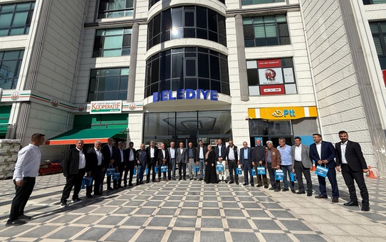 Malatya Kale'de muhtarlar, Muhtarlar Günü'nde Özbay'dan plaket aldı