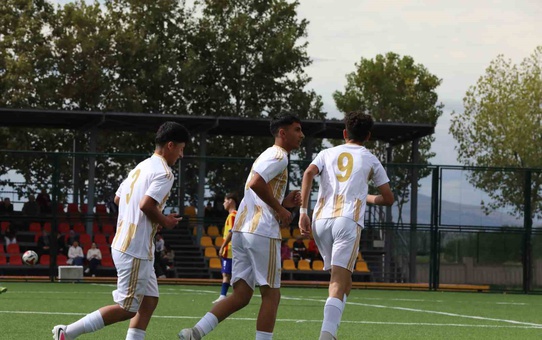Kayserispor U16, Amatör Spor Vefa'yı 19-0 yenip 3'te 3 yaparak 2. sırada yer aldı