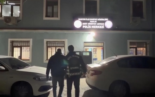 Sarıyer'de trafikte dehşet! Camını kırdığı otomobildeki çocuğa travma yaşattı