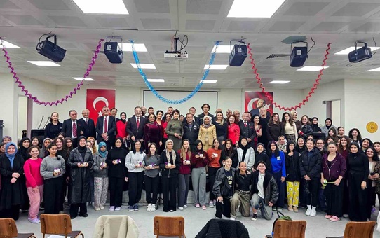 Kütahya'da kız yurdundaki Türk sanat müziği konseri öğrencilere keyifli anlar yaşattı