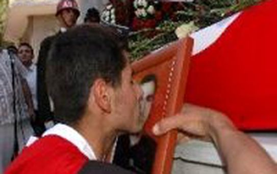 Denizli Şehidine Ağlıyor