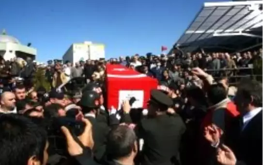 Şehit Üsteğmen İzmir'de Son Yolculuğuna Uğurlandı
