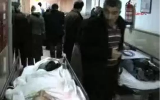 Servis Minibüsleri Çarpıştı