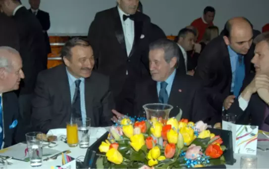 UEFA Heyeti Onuruna Yemek...