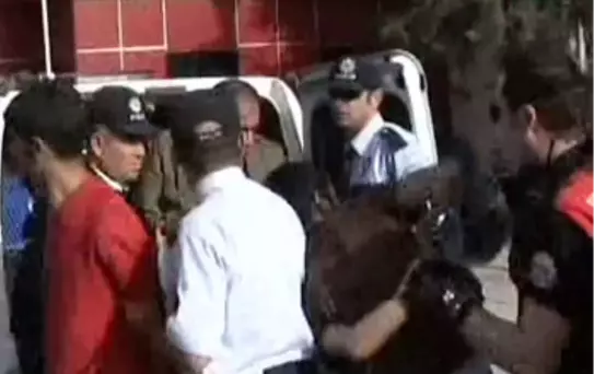 Eskişehir'de Üniversitelilerin Kavgasına Müdahale Edilen Polise Taş