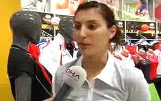 (Özel) Errea, Milli Voleybolcu Neslihan'a Sponsor Oldu